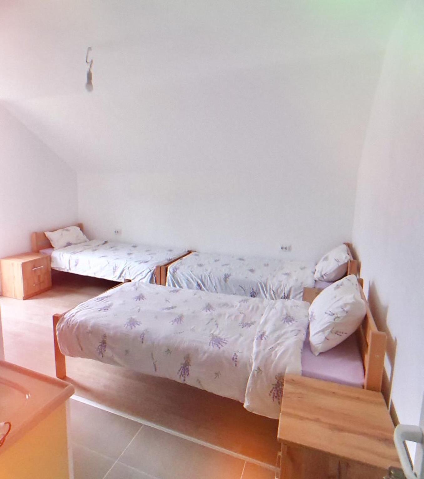 Guest House Ulnika Vusanje Luaran gambar